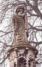 La statue dans le jardin du Muse  sa dcouverte